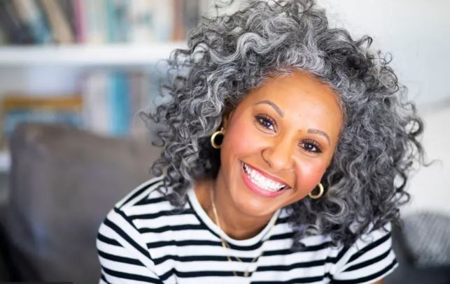 Erken Beyazlayan Saçlar: Nedenleri ve Geri Döndürülebilir mi?