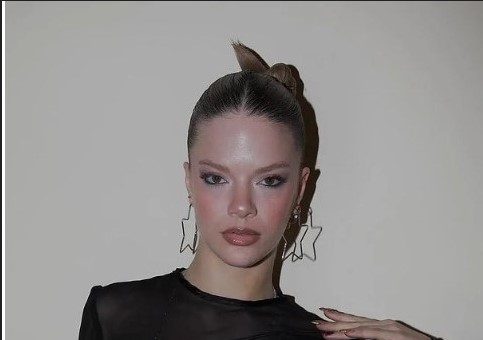 Genç Şarkıcı Esin Bahat’a Ağır Suçlama: “Babasını Reddetti ve Darp Etti”