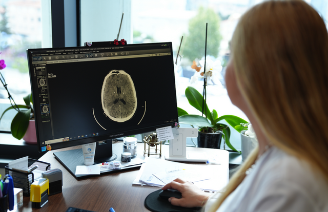 Genellikle erkeklerde görülüyor! Küme baş ağrısı hastaları ''Kafamı duvara vurmak istiyorum'' diyor! - Resim: 0