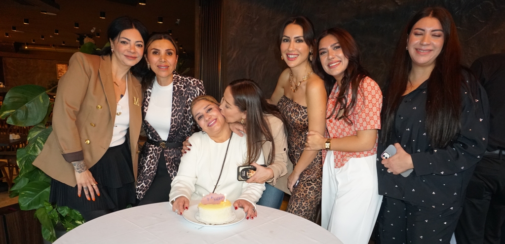 Hanımağaya sürpriz doğum günü…