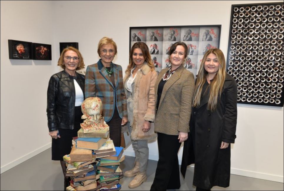 Sergide “İzleyici, kendi 51.dakikasını anlamaya davet ediliyor.”