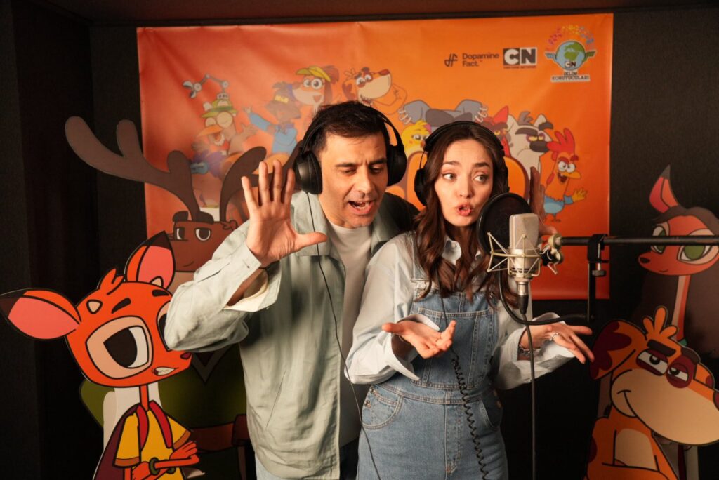 Çizgi film seslendirmek için stüdyoya girdiler…