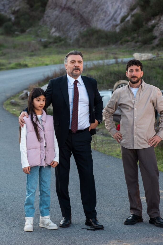 Yeğeni Ada Ayna ile birlikte kamera karşısına geçti…