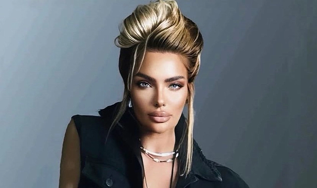 Ari Ünal Paris Moda Haftası’nda! Global sahnedeki yerini aldı…